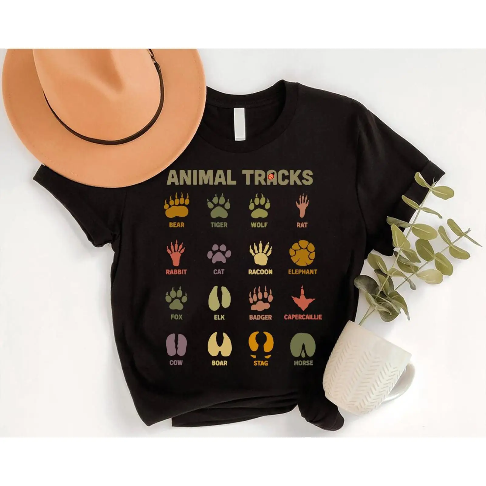 Outdoor Hunting Guide - تي شيرت بتصميم مسار أقدام الحيوانات،